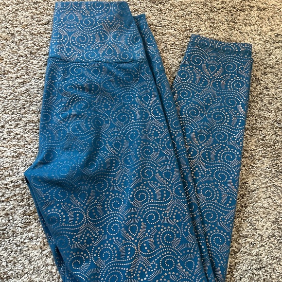 Glyder Patterned Leggings - Picture 1 of 2